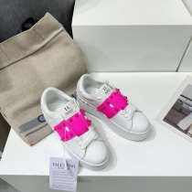Women 𝑉*𝐴𝐿𝐸𝑁𝑇𝐼𝑁𝑂 Top Sneakers