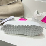 Women 𝑉*𝐴𝐿𝐸𝑁𝑇𝐼𝑁𝑂 Top Sneakers