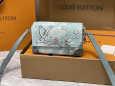 L*ouis V*uitton Bag Top Quality  18*11*6.5CM
