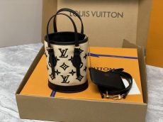 L*ouis V*uitton Bag Top Quality  13*17*9CM