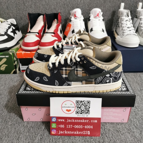 T*ravis S*cott x N*ike SB Dunk Low CT5053-001