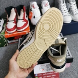 T*ravis S*cott x N*ike SB Dunk Low CT5053-001