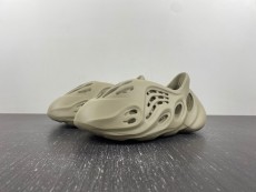Y*eezy Foam Runner STONE SALT  GV6840