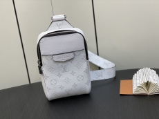 L*ouis V*uitton Top Bag   13*21*5CM
