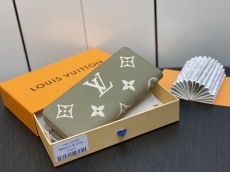 L*ouis V*uitton Top  Wallets   20*9*2CM
