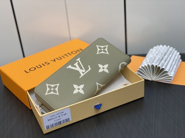L*ouis V*uitton Top  Wallets   20*9*2CM