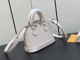 L*ouis V*uitton Top Bag  18*12*8CM