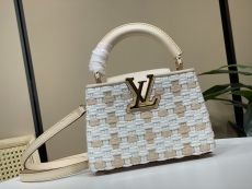 L*ouis V*uitton Top Bag  21 * 14 * 8CM