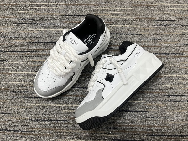 Men 𝑉*𝐴𝐿𝐸𝑁𝑇𝐼𝑁𝑂 Top Sneakers