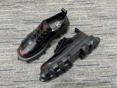 Men 𝑉*𝐴𝐿𝐸𝑁𝑇𝐼𝑁𝑂 Top Sneakers