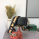M*ARC J*ACOBS Top Bag  19*12*6CM