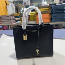 M*ARC J*ACOBS Top Bag  23*20*10CM