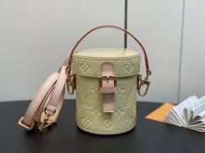 L*ouis V*uitton Top Bag  12*14.2*12CM