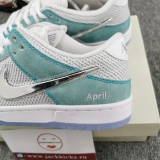 SB Dunk Low FD2562-400