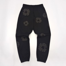 D*enim T*ears *L*evis Top Quality Clothes