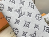 L*ouis V*uitton Top Wallets  10*19*2CM