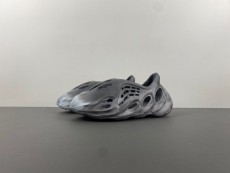 Y*eezy Foam Runner Granite IE4931