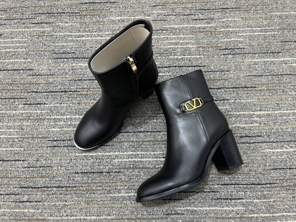 Women 𝑉*𝐴𝐿𝐸𝑁𝑇𝐼𝑁𝑂 Top Sneakers