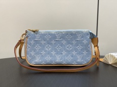 L*ouis V*uitton Top Bag  23.5*13.5*4CM