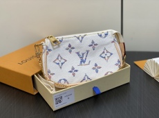 L*ouis V*uitton Top Bag  4.5*9.5*4CM