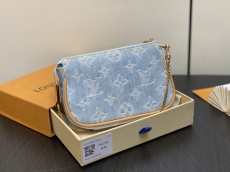 L*ouis V*uitton Top Bag  4.5*9.5*4CM