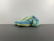 Verdy x N*ike SB Dunk Low FN6040-400