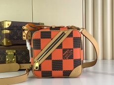 L*ouis V*uitton Top Bag 24*24*8CM
