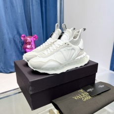 Men  𝑉*𝐴𝐿𝐸𝑁𝑇𝐼𝑁𝑂 Top Sneakers