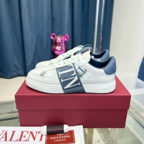 Men Women 𝑉*𝐴𝐿𝐸𝑁𝑇𝐼𝑁𝑂 Top Sneakers