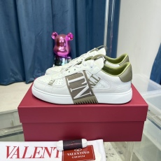 Men Women 𝑉*𝐴𝐿𝐸𝑁𝑇𝐼𝑁𝑂 Top Sneakers