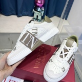Men Women 𝑉*𝐴𝐿𝐸𝑁𝑇𝐼𝑁𝑂 Top Sneakers