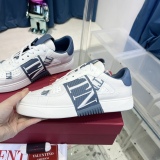 Men Women 𝑉*𝐴𝐿𝐸𝑁𝑇𝐼𝑁𝑂 Top Sneakers