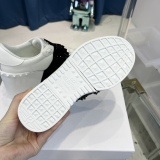 Women 𝑉*𝐴𝐿𝐸𝑁𝑇𝐼𝑁𝑂 Top Sneakers