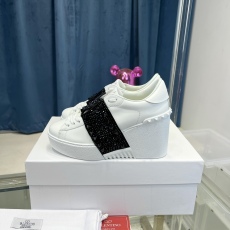 Women 𝑉*𝐴𝐿𝐸𝑁𝑇𝐼𝑁𝑂 Top Sneakers