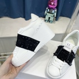 Women 𝑉*𝐴𝐿𝐸𝑁𝑇𝐼𝑁𝑂 Top Sneakers