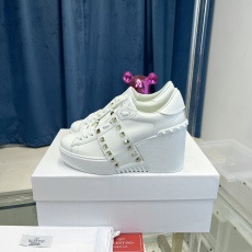 Women 𝑉*𝐴𝐿𝐸𝑁𝑇𝐼𝑁𝑂 Top Sneakers