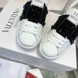 Women 𝑉*𝐴𝐿𝐸𝑁𝑇𝐼𝑁𝑂 Top Sneakers