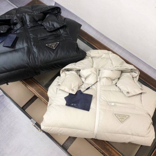 P*rada R Top Quality Clothes