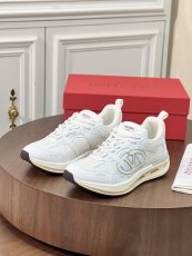 Men  𝑉*𝐴𝐿𝐸𝑁𝑇𝐼𝑁𝑂 Top Quality Sneakers