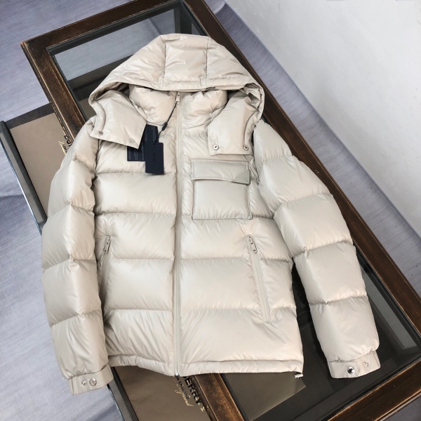 P*rada Top Quality Clothes