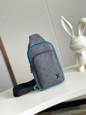 L*ouis V*uitton Top Bag  16*33*5.7CM