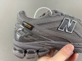 New Balance M1906RU