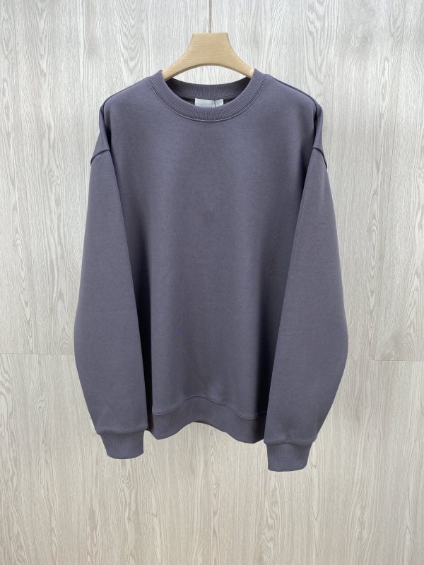 P*rada Top Quality Clothes