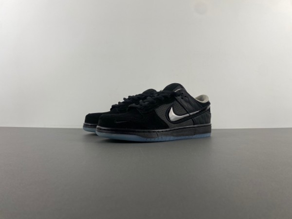 D*ivision Street x Ni*ke Dunk Low Lux “Oregon Black” HV1470-001