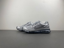 Nike Air Max 2013 Goes Full Metalli HQ3025-001