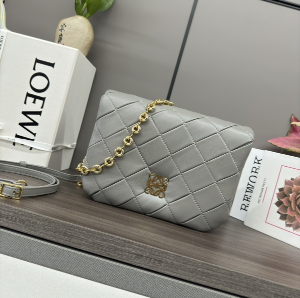L*oewe  Bag Top Quality 23*9*17cm