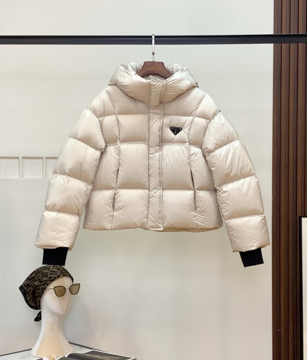 P*rada Top Quality Clothes