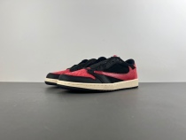32版  T*ravis S*cott x J*ordan 1 Low  DM7866-061