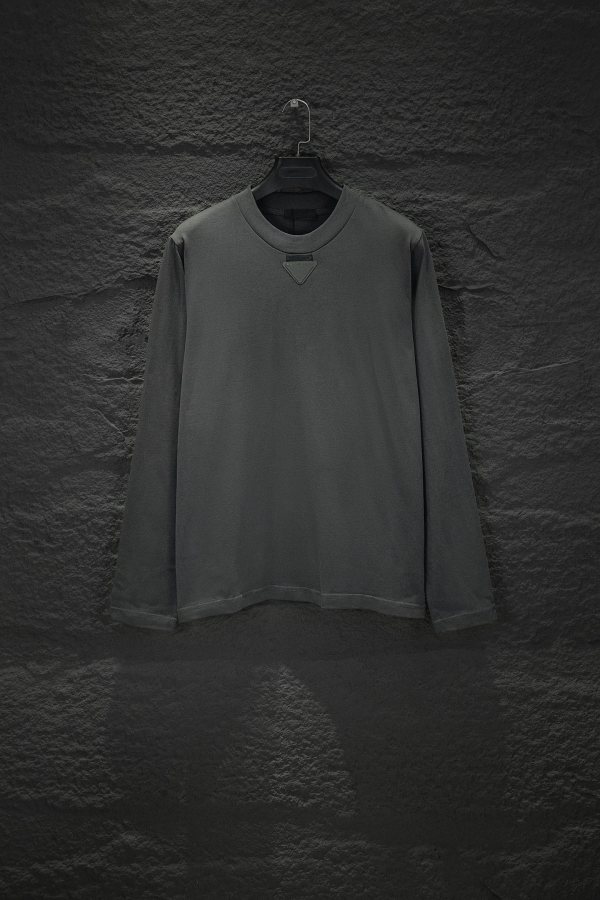 P*rada Top Quality Clothes
