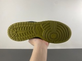 S*upreme x N*ike SB Dunk Low “Camper Green” HQ8487-300